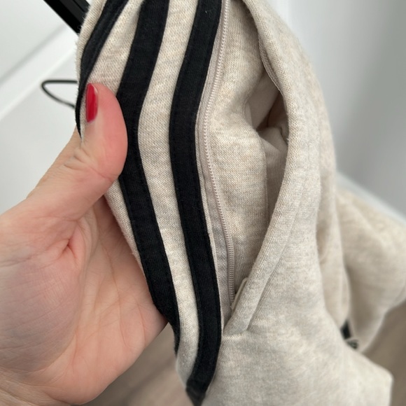 Adidas sweatpant joggers - Picture 4 of 10